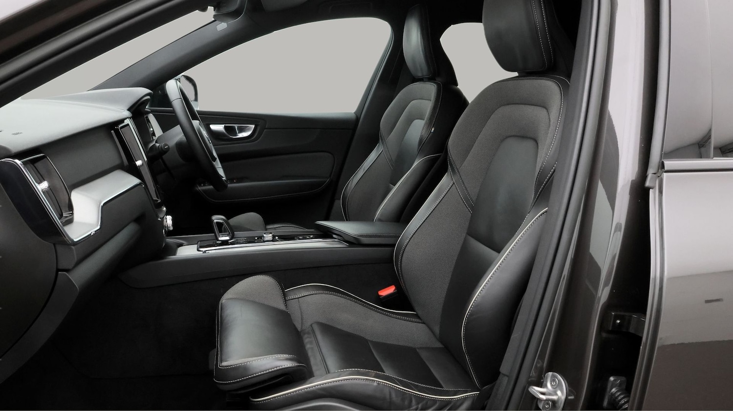 Used Volvo XC60 2022 for sale - 77650115: Photo 14