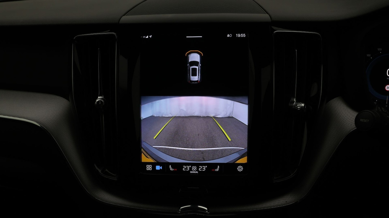 Used Volvo XC60 2022 for sale - 77650115: Photo 25