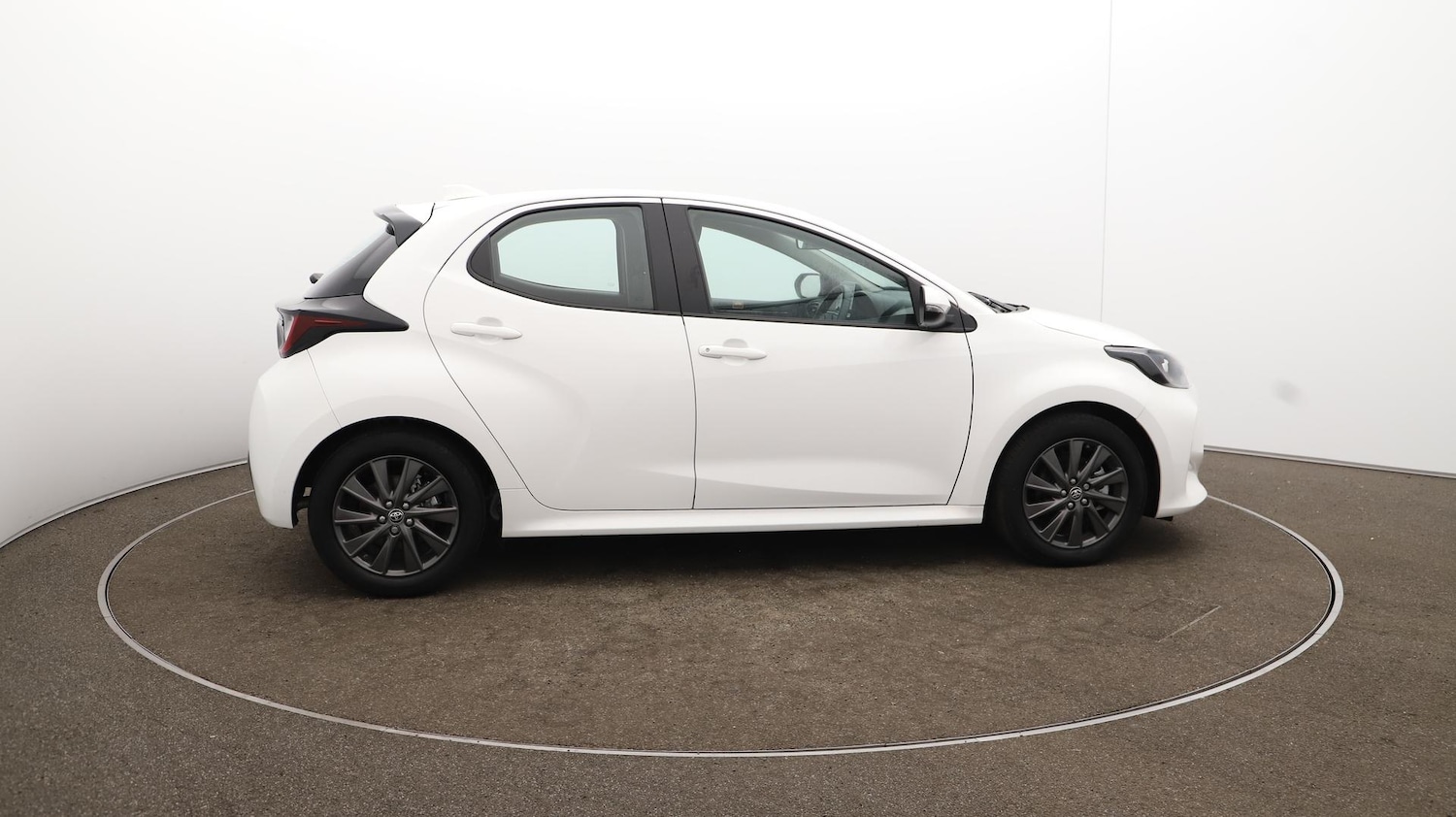 Used Toyota Yaris 2023 for sale - 76152565: Photo 51