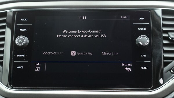 Used Volkswagen T-Roc 2020 for sale - 76239531: Photo 26