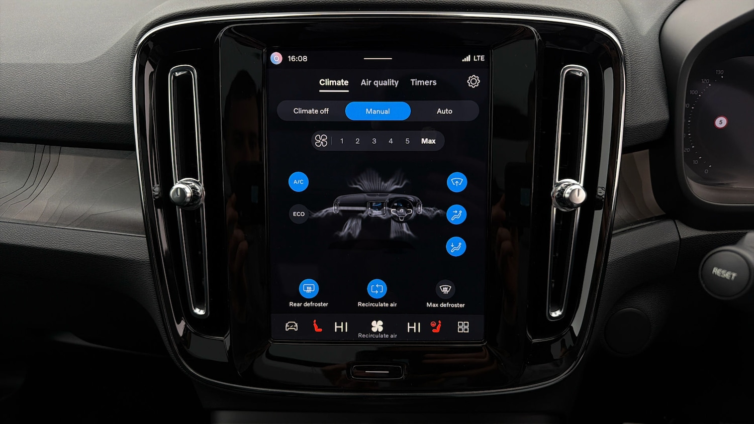 Used Volvo XC40 2024 for sale - 78112432: Photo 11