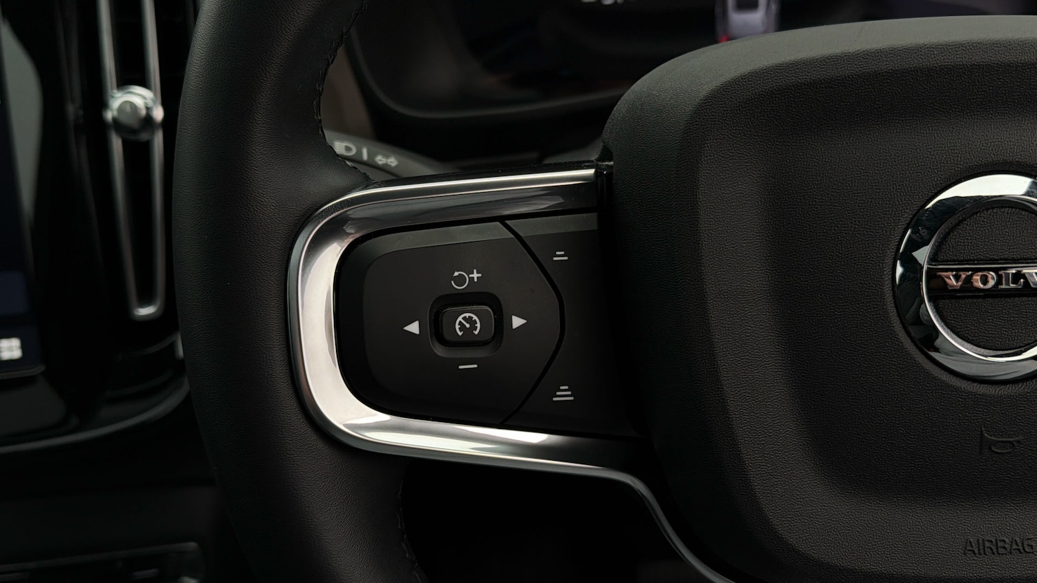 Used Volvo XC40 2024 for sale - 78112432: Photo 23