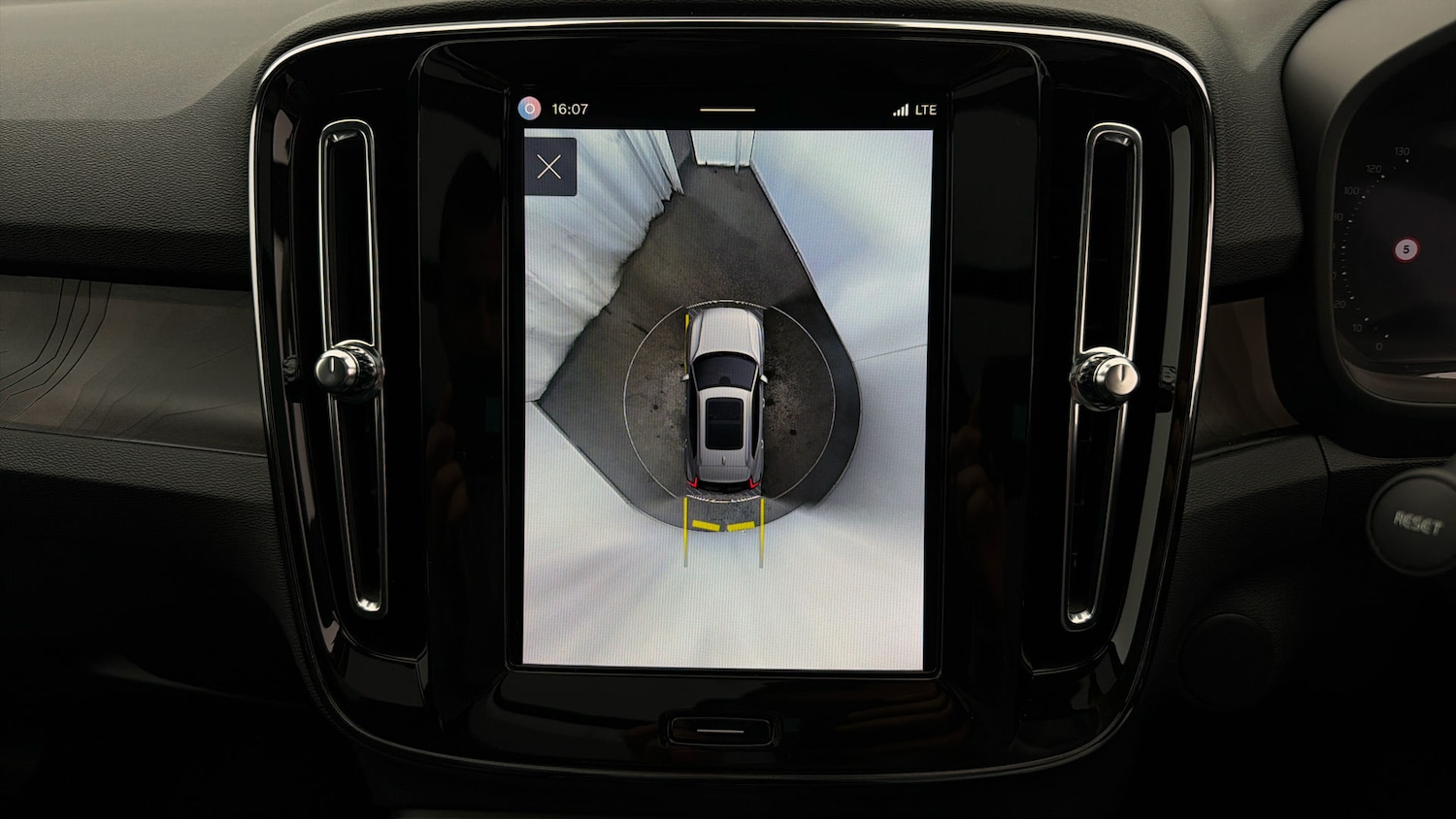 Used Volvo XC40 2024 for sale - 78112432: Photo 26