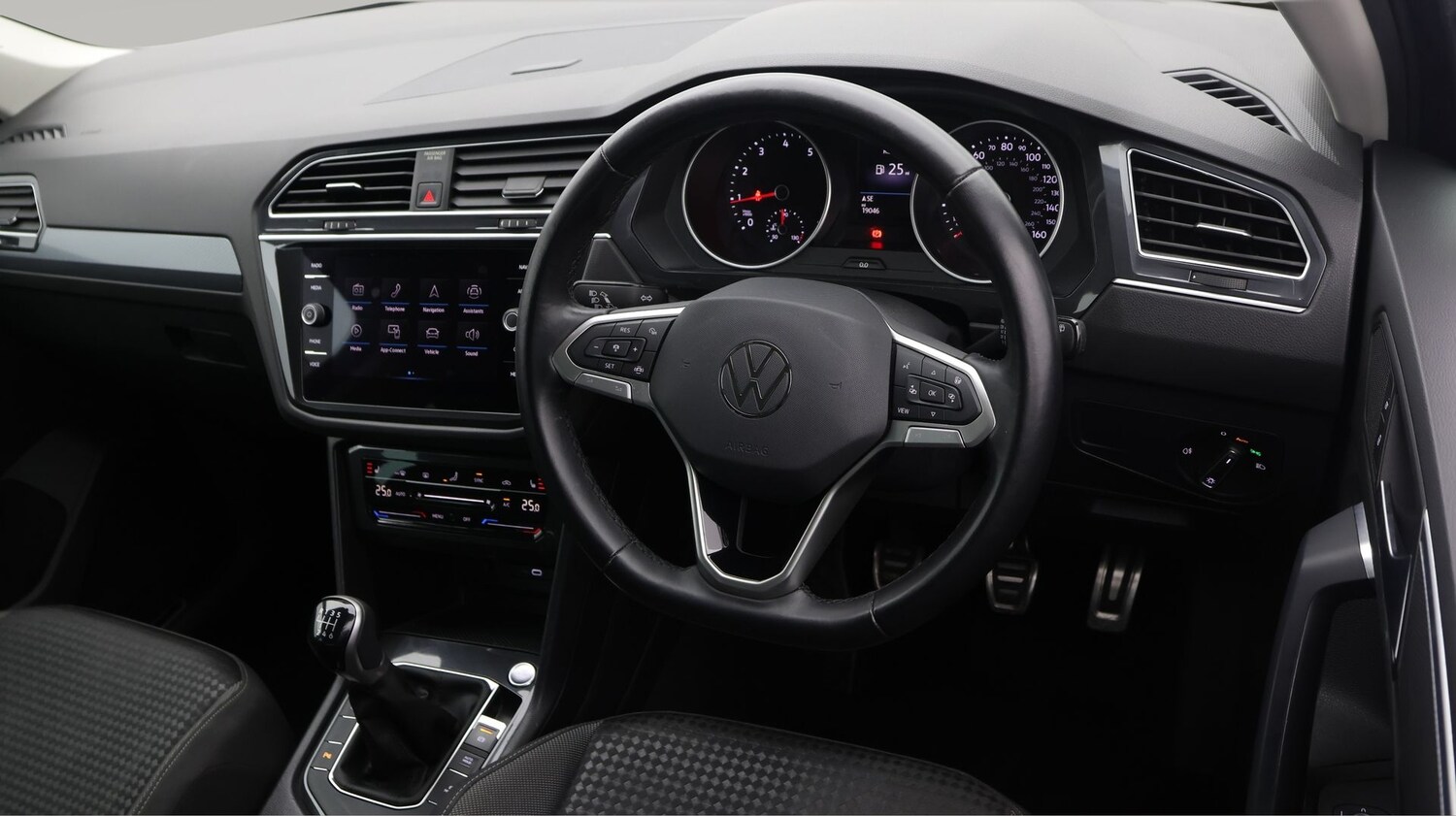 Used Volkswagen Tiguan for sale - 77802225: Photo 9