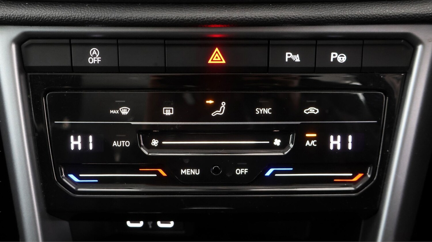 Used Volkswagen T-Roc 2023 for sale - 77935889: Photo 11