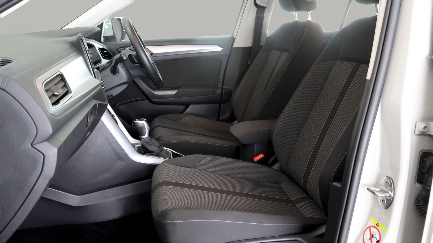 Used Volkswagen T-Roc 2023 for sale - 77935889: Photo 13