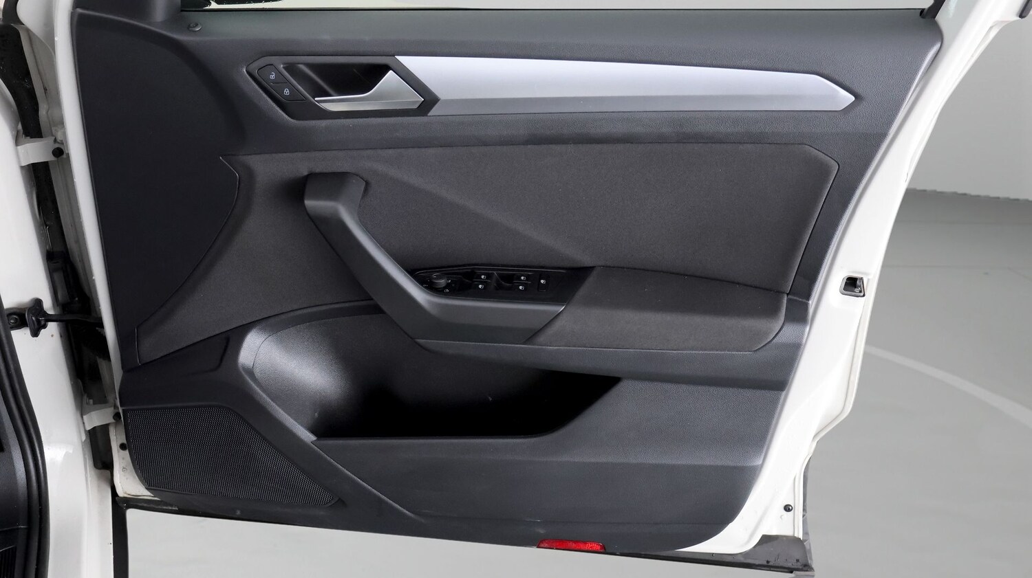 Used Volkswagen T-Roc 2023 for sale - 77935889: Photo 14