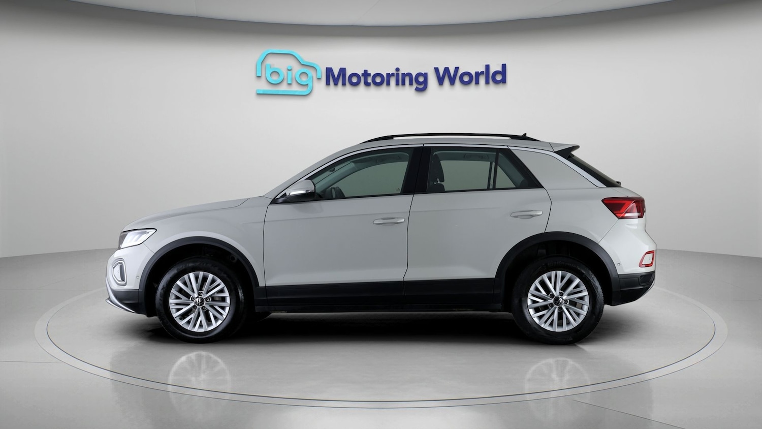 Used Volkswagen T-Roc 2023 for sale - 77935889: Photo 4