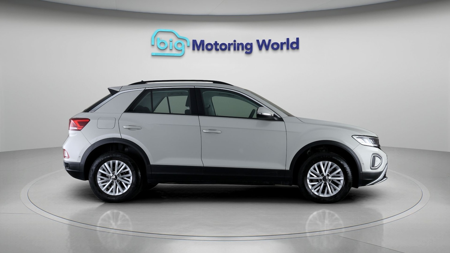 Used Volkswagen T-Roc 2023 for sale - 77935889: Photo 8