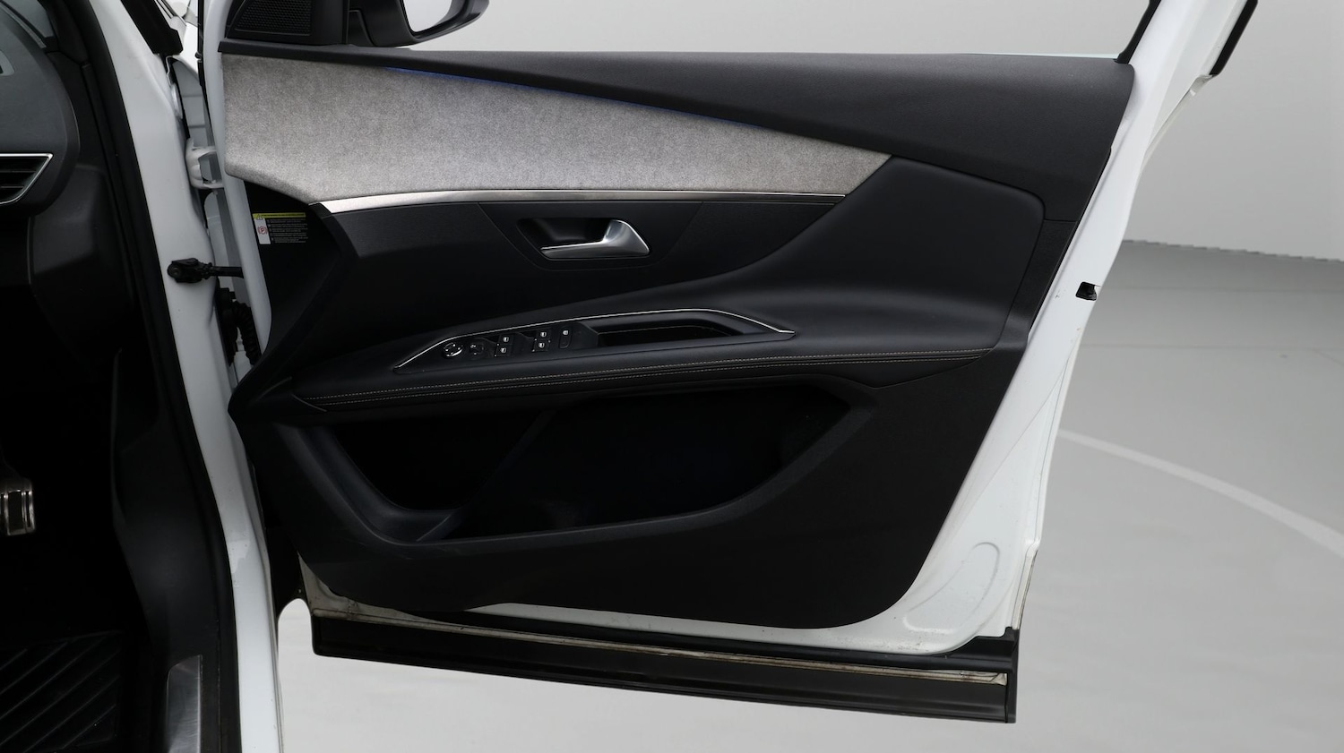 Used Peugeot 3008 2023 for sale - 77605440: Photo 15