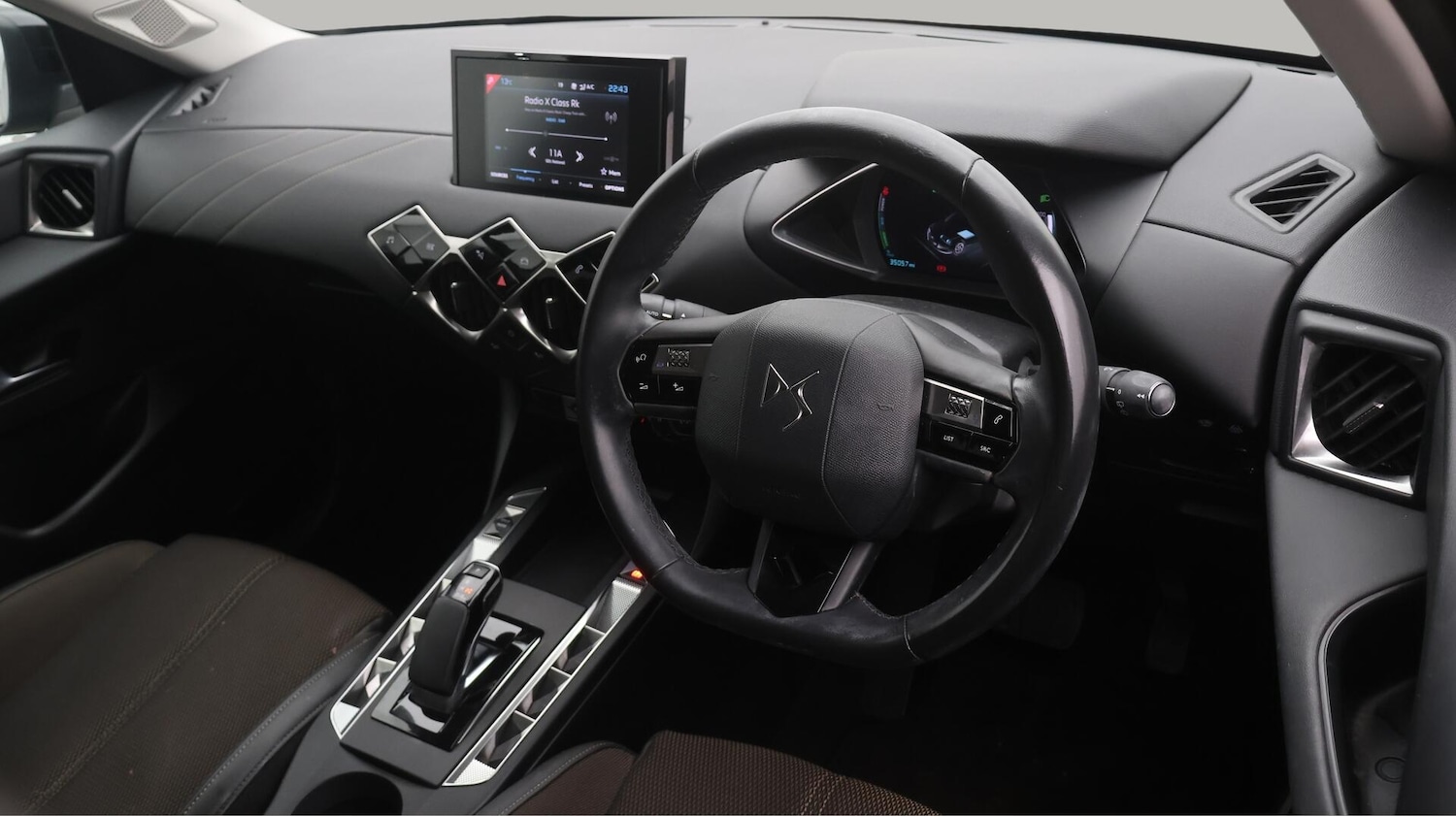 Used DS Automobiles DS 3 Crossback 2021 for sale - 76432548: Photo 10