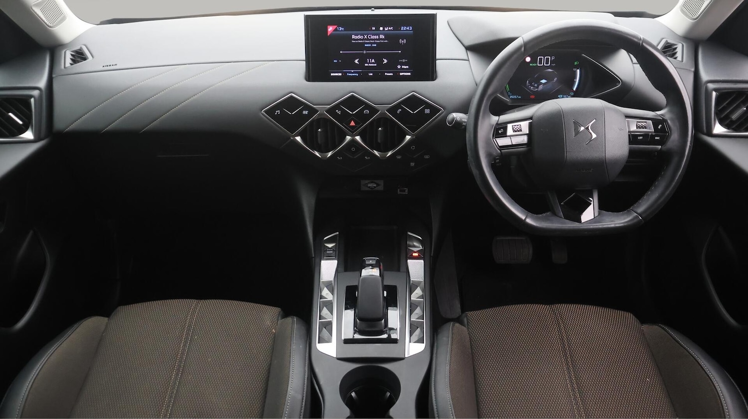 Used DS Automobiles DS 3 Crossback 2021 for sale - 76432548: Photo 14