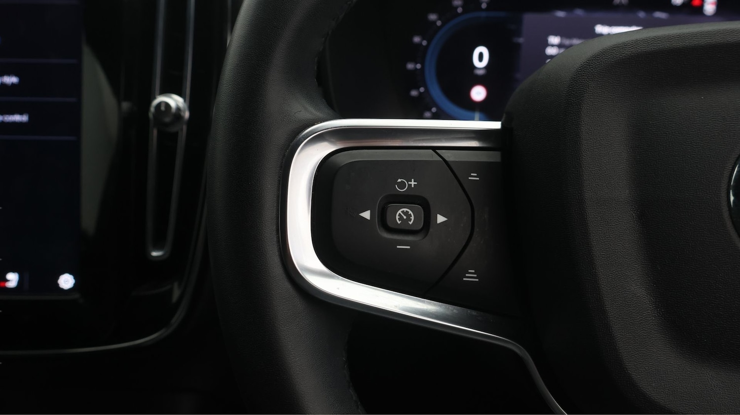 Used Volvo XC40 2022 for sale - 77352144: Photo 24