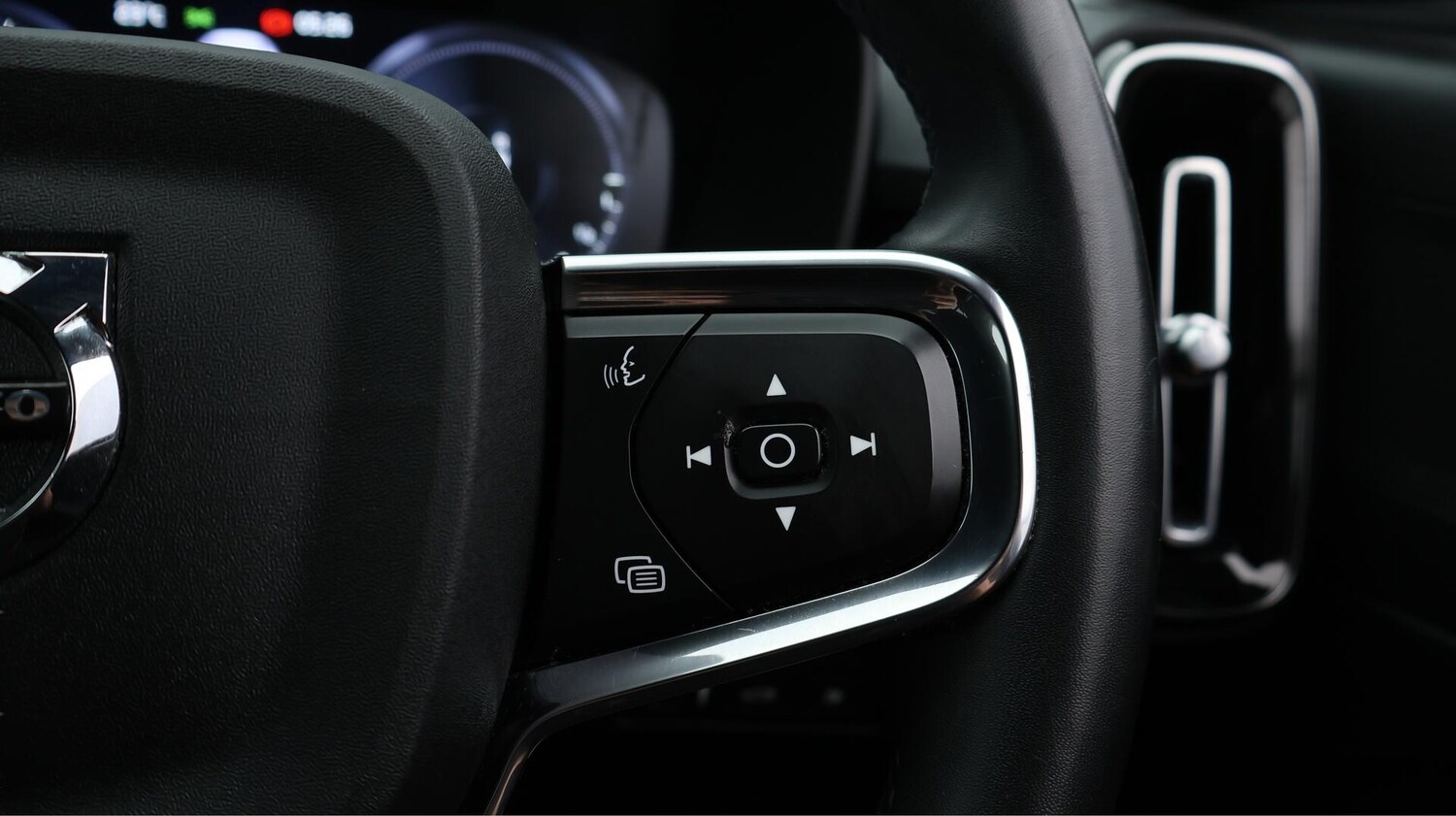 Used Volvo XC40 2022 for sale - 76597387: Photo 26