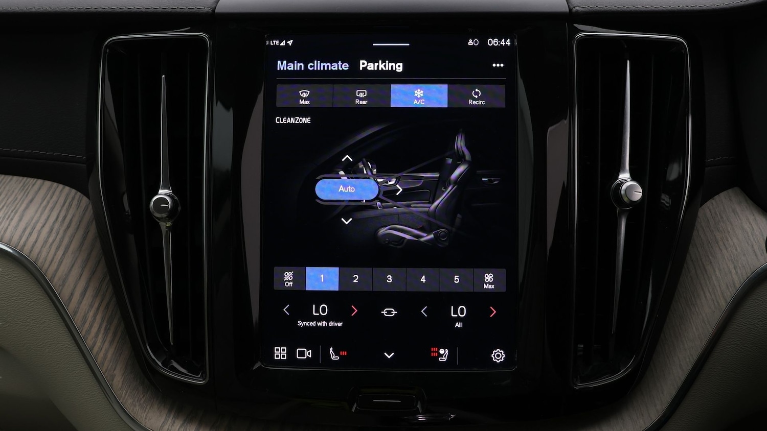 Used Volvo XC60 2023 for sale - 77618715: Photo 12