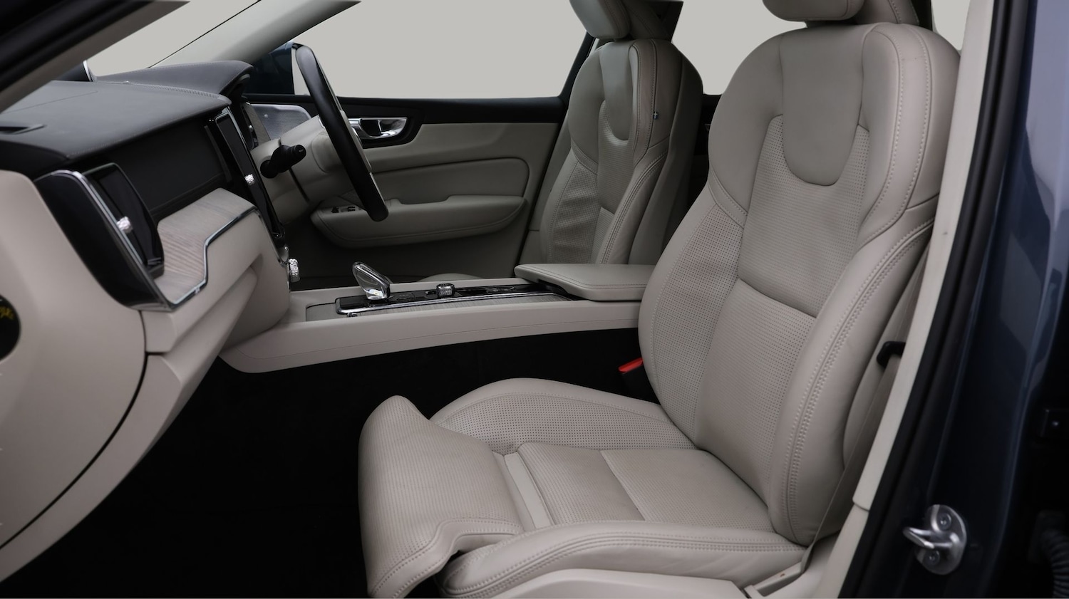 Used Volvo XC60 2023 for sale - 77618715: Photo 14