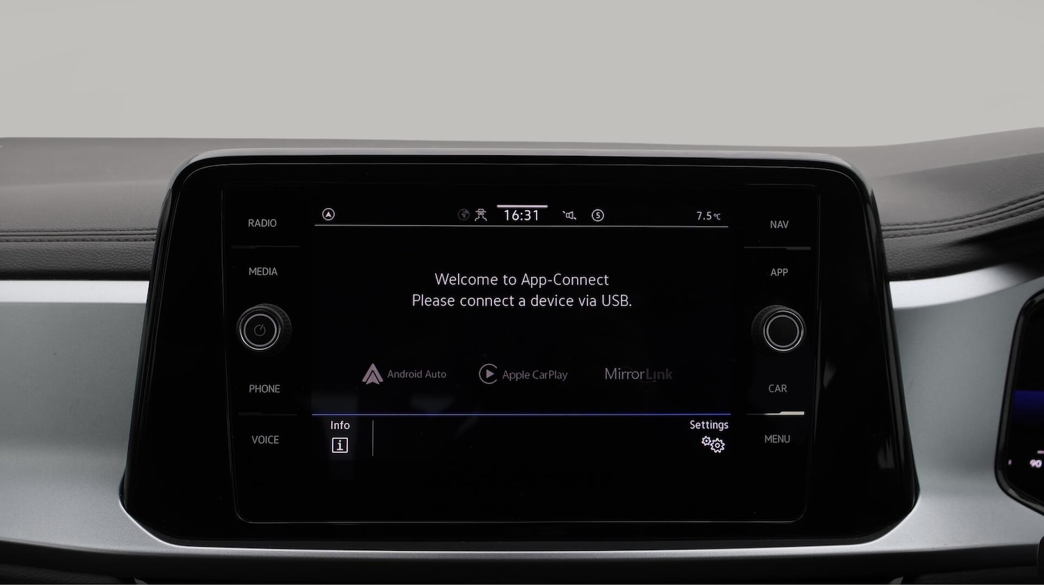 Used Volkswagen T-Roc 2022 for sale - 76715547: Photo 26