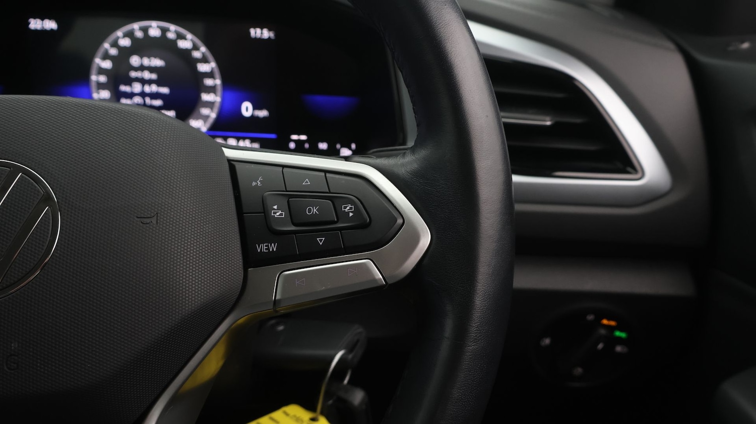 Used Volkswagen T-Roc 2022 for sale - 77460132: Photo 25