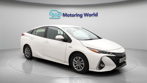 Used Toyota Prius 2021 for sale - 76201235: Photo 2