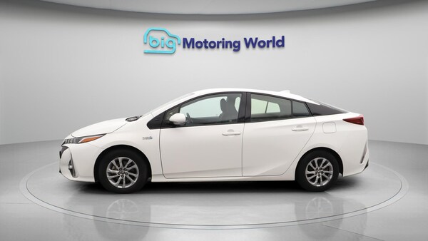 Used Toyota Prius 2021 for sale - 76201235: Photo 5