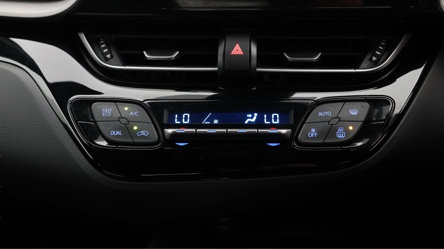 Used Toyota C-HR 2023 for sale - 77610308: Photo 12