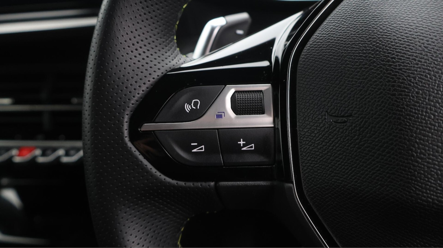 Used Peugeot 2008 2024 for sale - 76606893: Photo 24