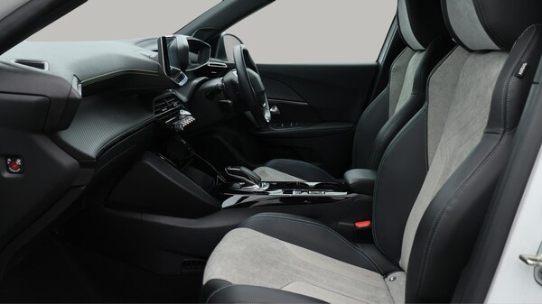 Used Peugeot E-2008 2021 for sale - 76227856: Photo 15