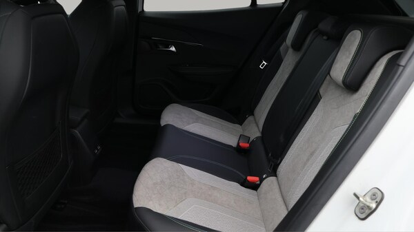 Used Peugeot E-2008 2021 for sale - 76227856: Photo 17