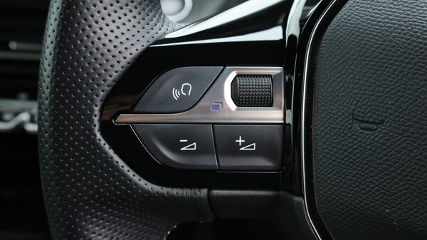 Used Peugeot E-2008 2021 for sale - 76227856: Photo 23