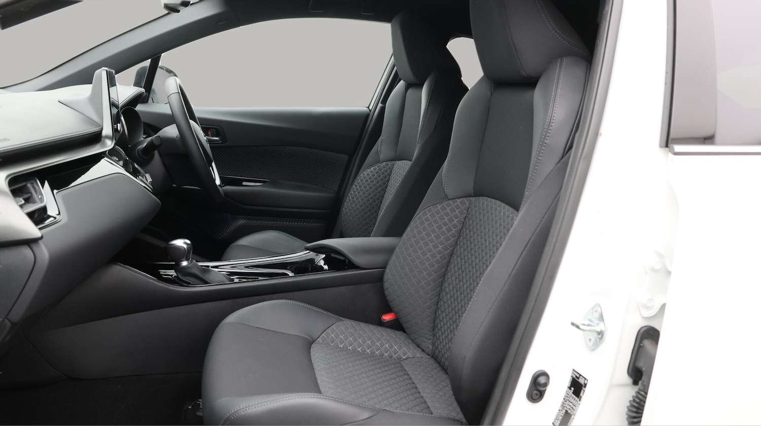 Used Toyota C-HR 2023 for sale - 76561988: Photo 15