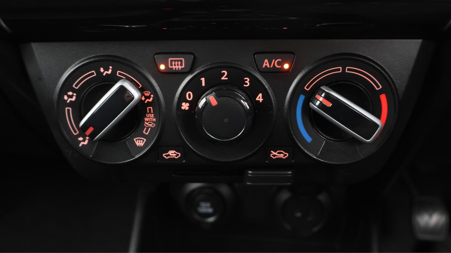 Used Suzuki Swift 2023 for sale - 75940525: Photo 13