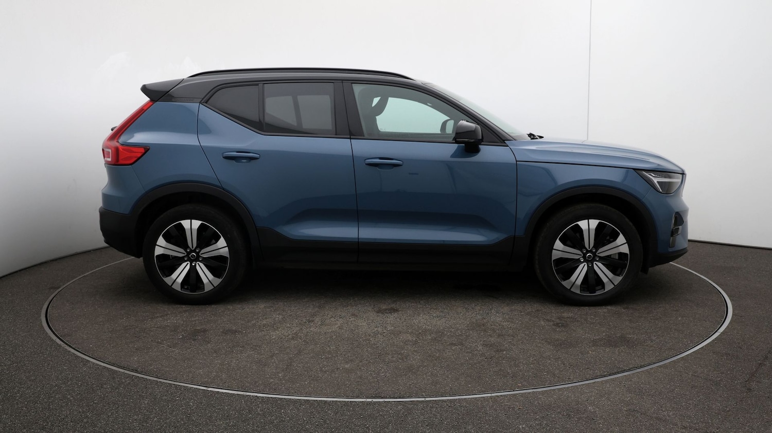 Used Volvo XC40 2023 for sale - 76808917: Photo 42