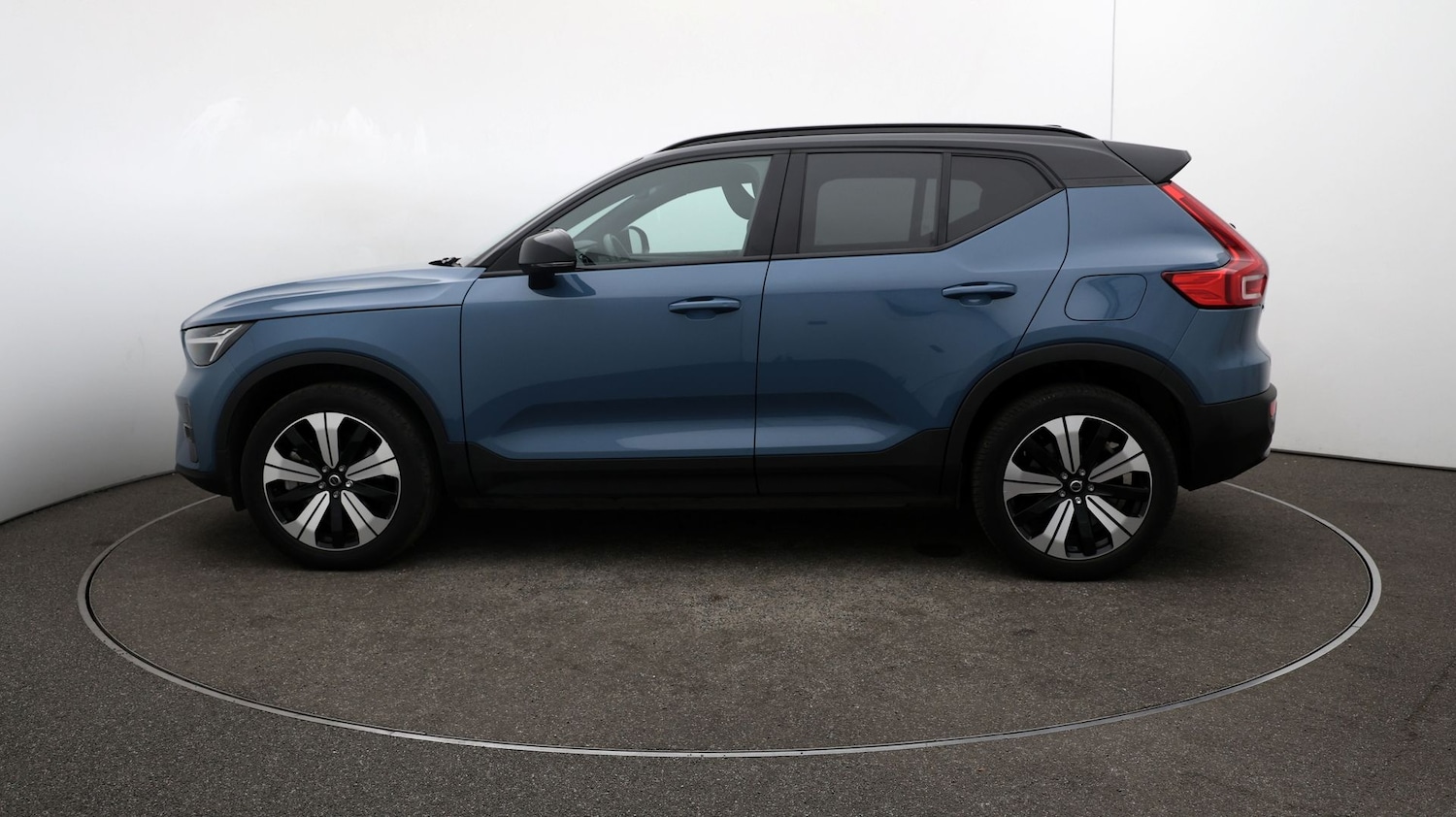 Used Volvo XC40 2023 for sale - 76808917: Photo 57