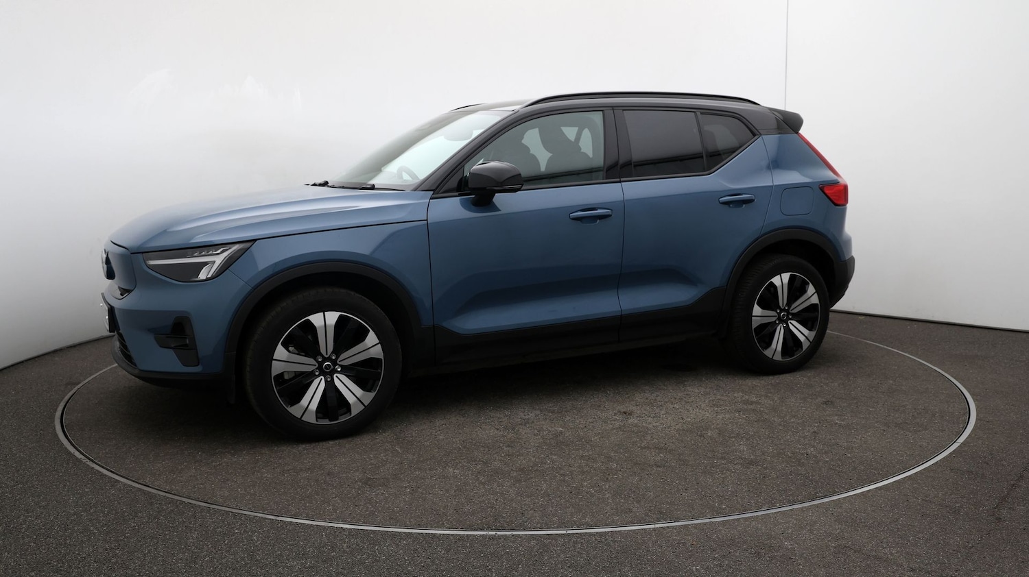 Used Volvo XC40 2023 for sale - 76808917: Photo 60