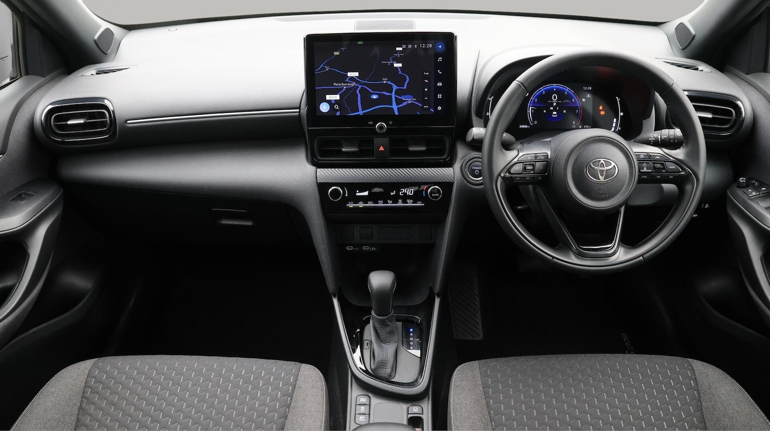 Used Toyota Yaris Cross 2024 for sale - 76432317: Photo 14