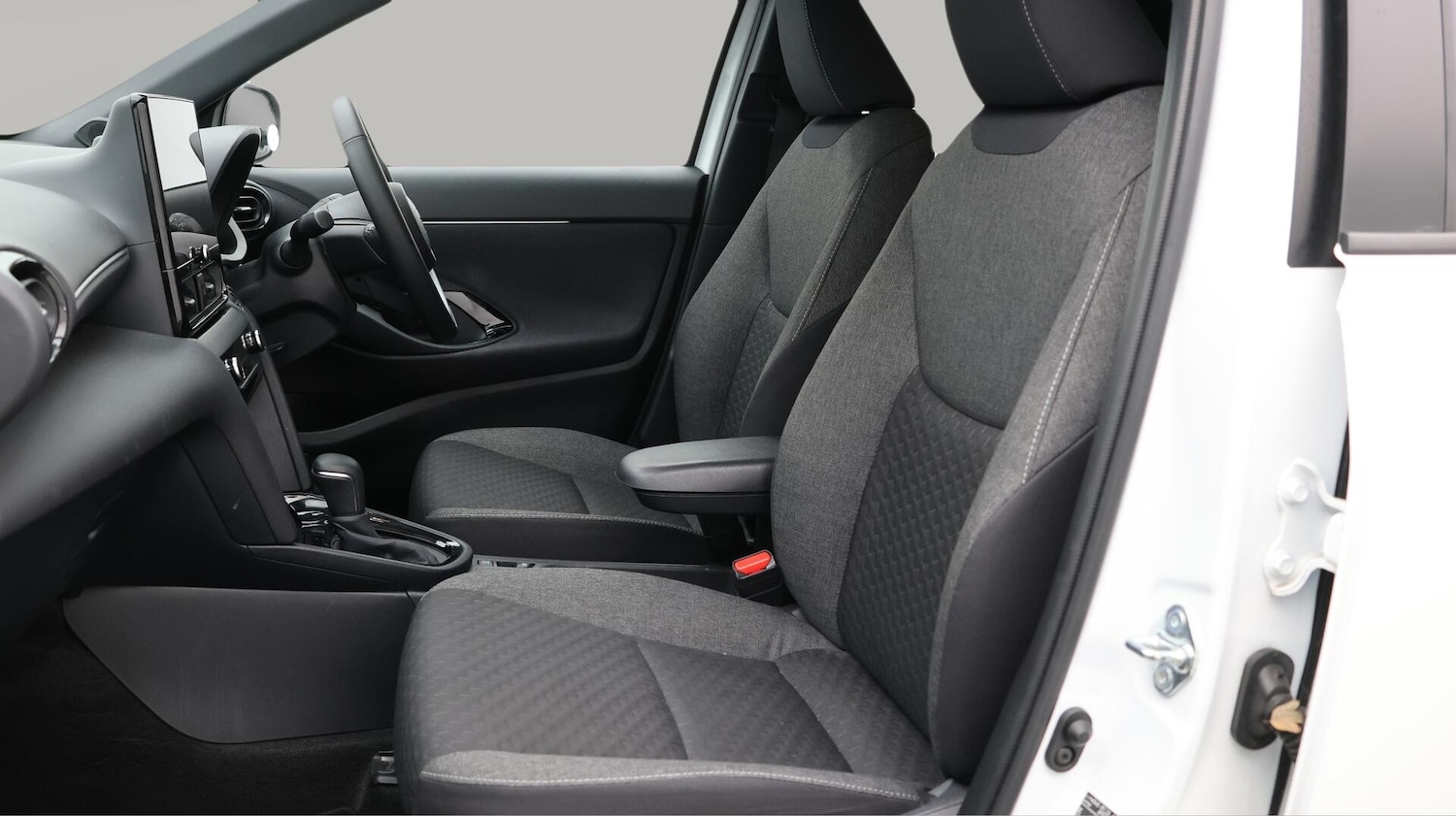 Used Toyota Yaris Cross 2024 for sale - 76432317: Photo 15