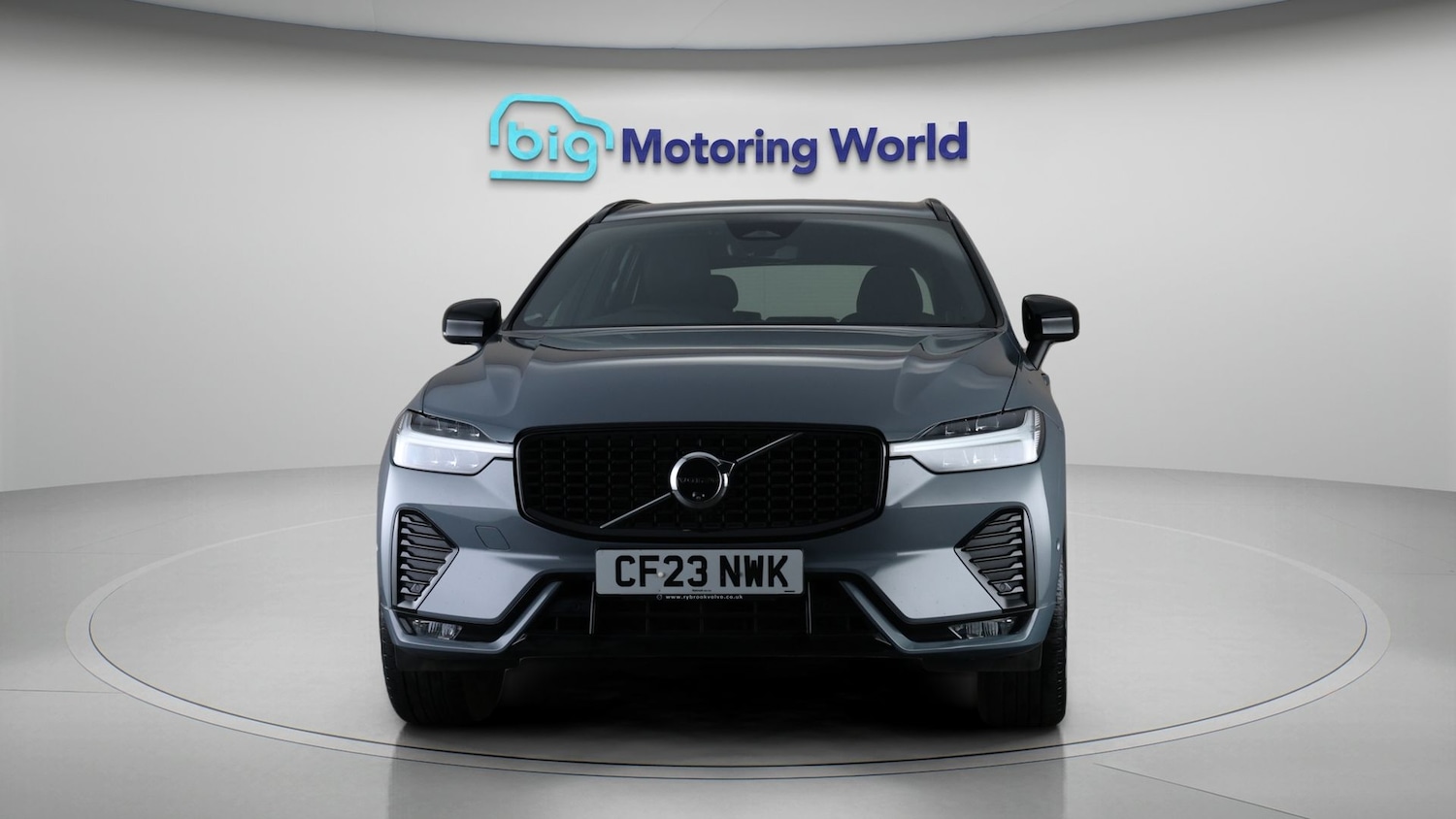 Used Volvo XC60 2023 for sale - 77816901: Photo 2