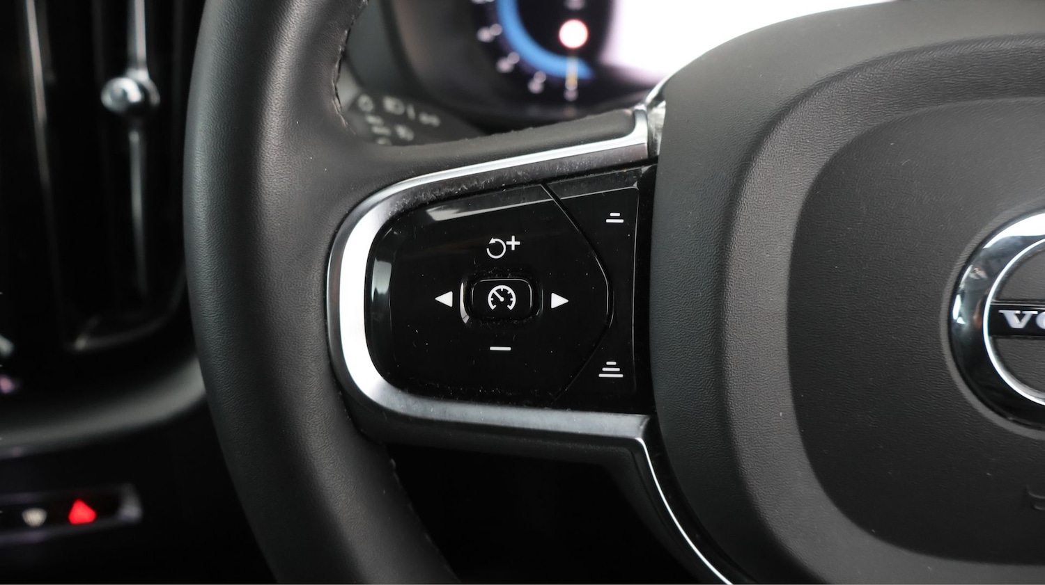 Used Volvo XC60 2023 for sale - 77816901: Photo 23