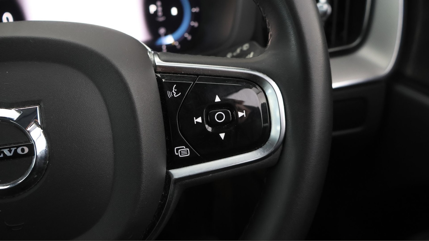 Used Volvo XC60 2023 for sale - 77816901: Photo 25