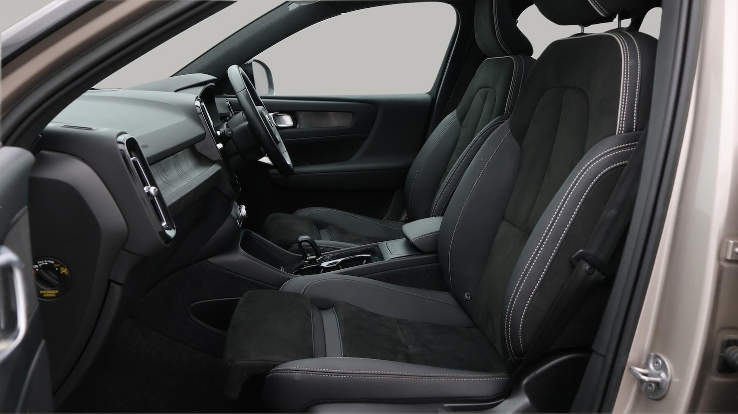 Used Volvo XC40 2023 for sale - 76780678: Photo 15