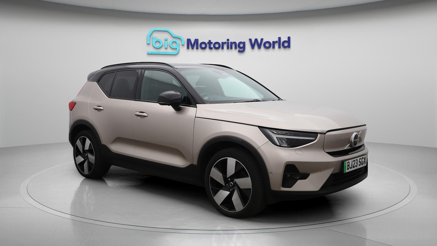 Used Volvo XC40 2023 for sale - 76780678: Photo 2