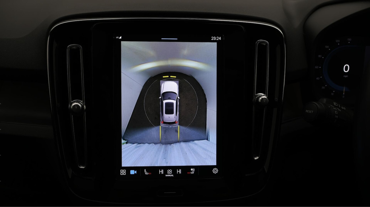 Used Volvo XC40 2023 for sale - 76780678: Photo 26