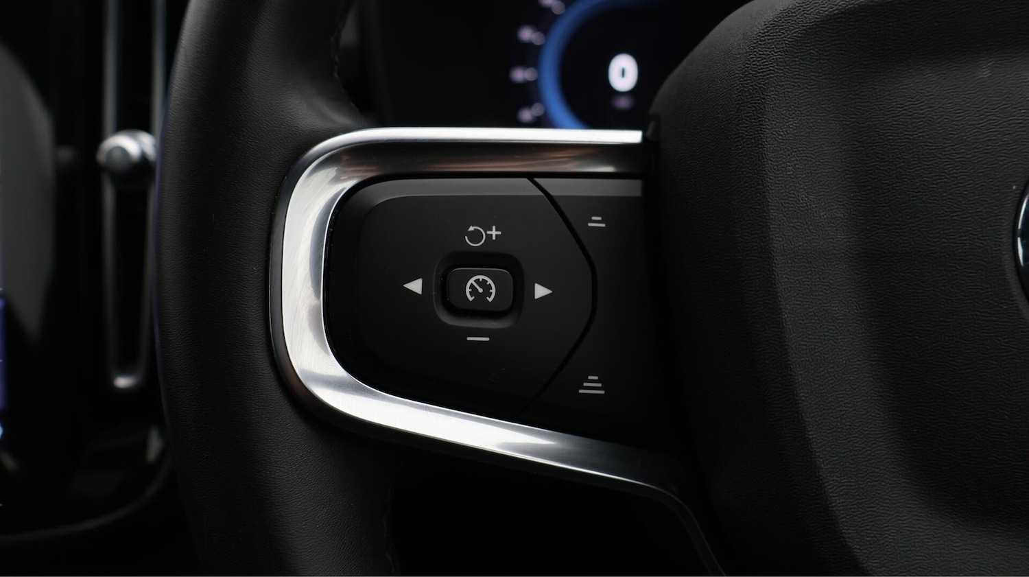 Used Volvo XC40 2023 for sale - 76780678: Photo 27