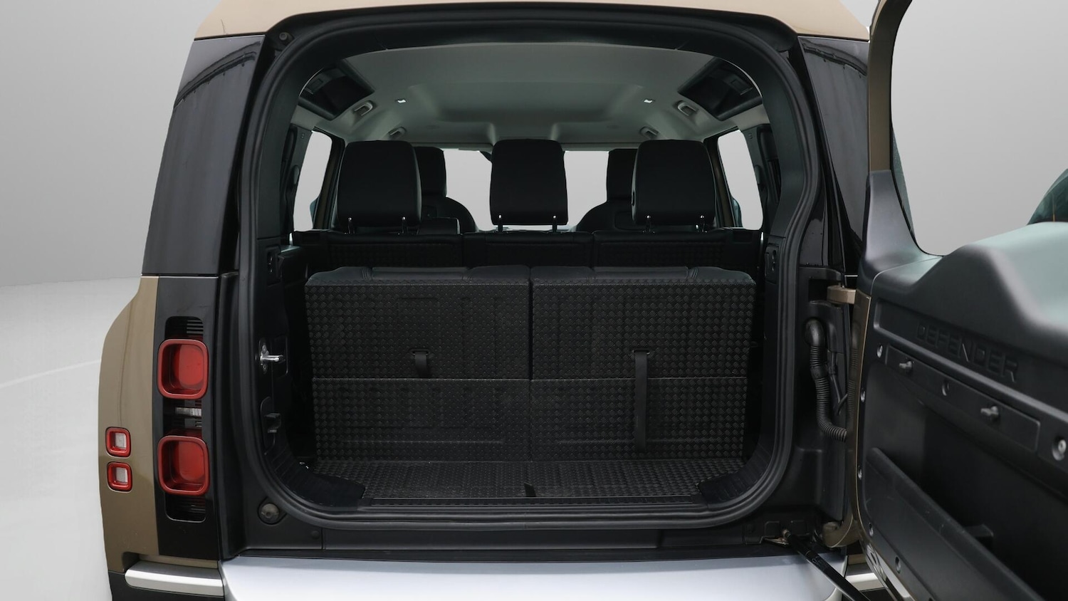 Used Land Rover Defender 110 2021 for sale - 76122861: Photo 22