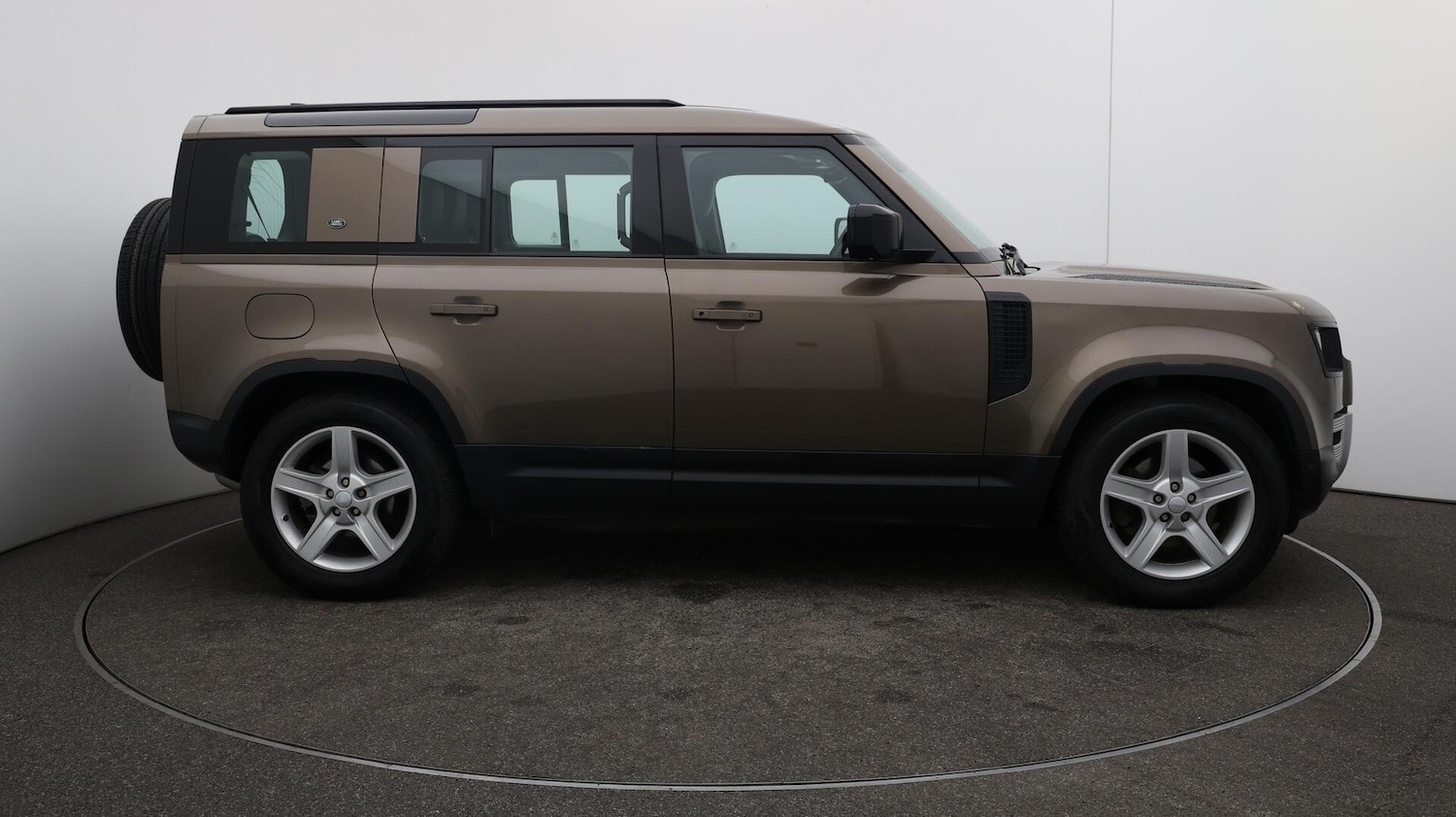 Used Land Rover Defender 110 2021 for sale - 76122861: Photo 50