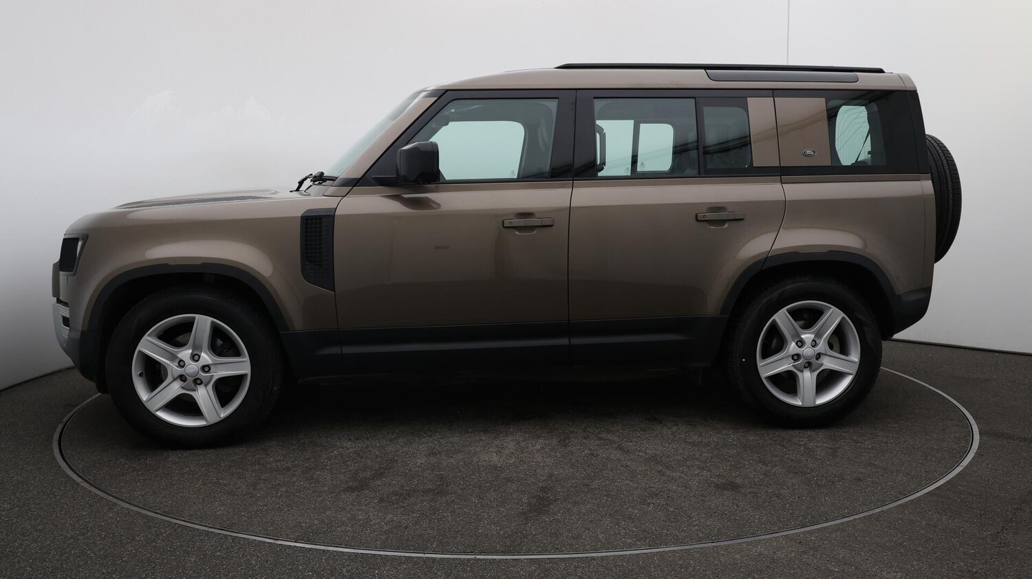 Used Land Rover Defender 110 2021 for sale - 76122861: Photo 66