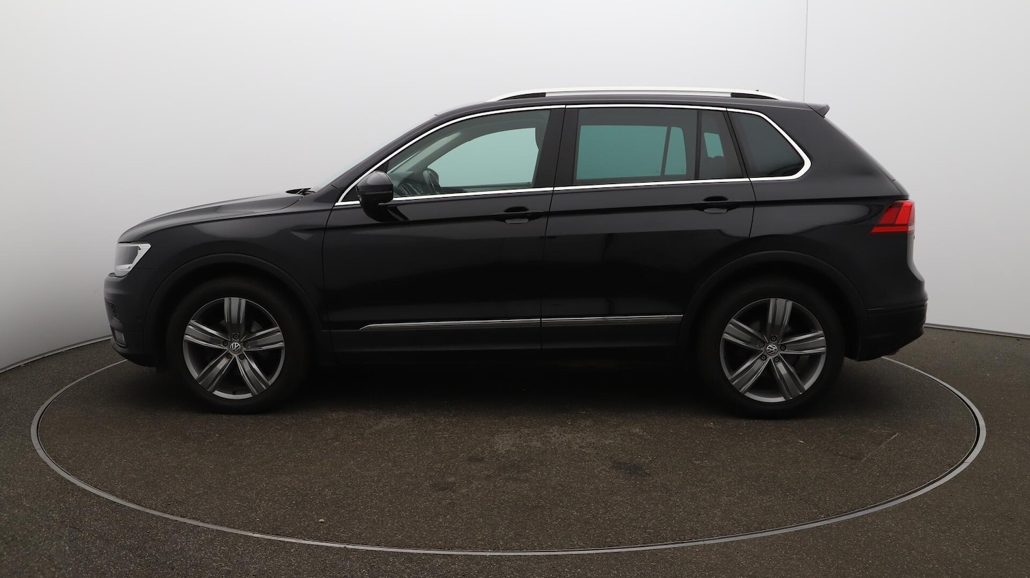 Used Volkswagen Tiguan 2019 for sale - 76472088: Photo 90