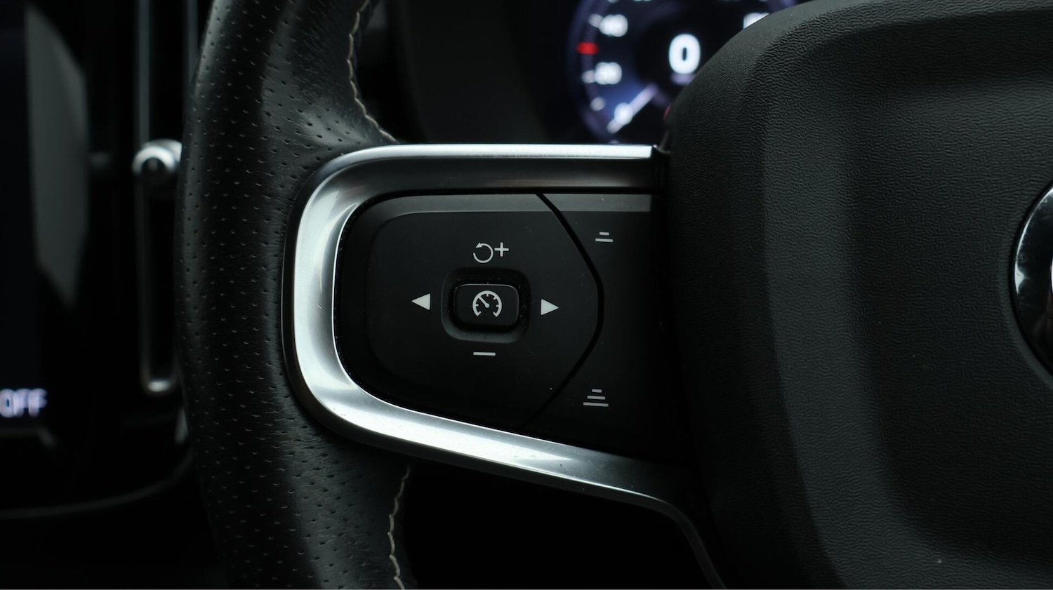 Used Volvo XC40 2020 for sale - 76645418: Photo 24