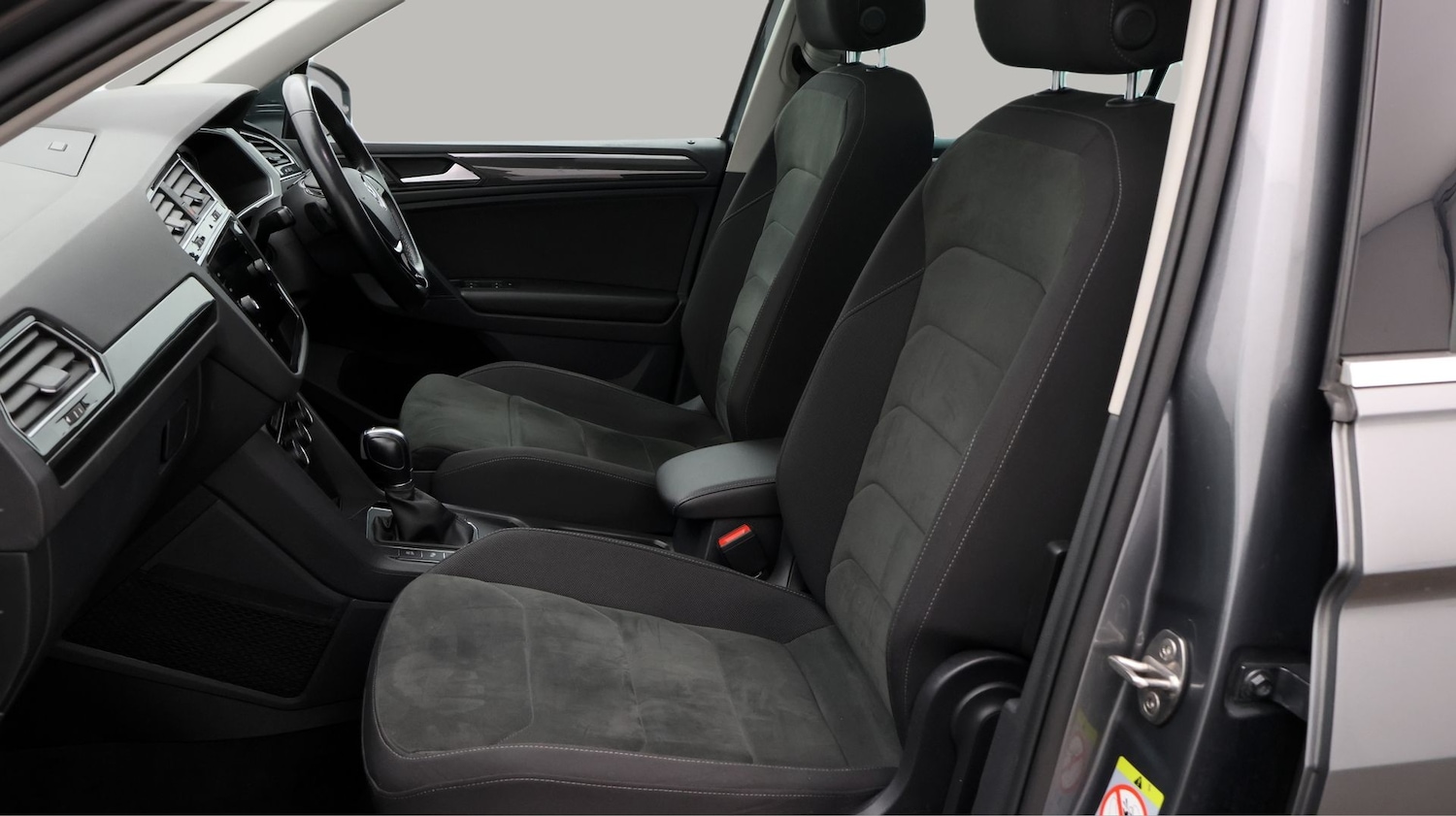 Used Volkswagen Tiguan 2019 for sale - 77355108: Photo 14