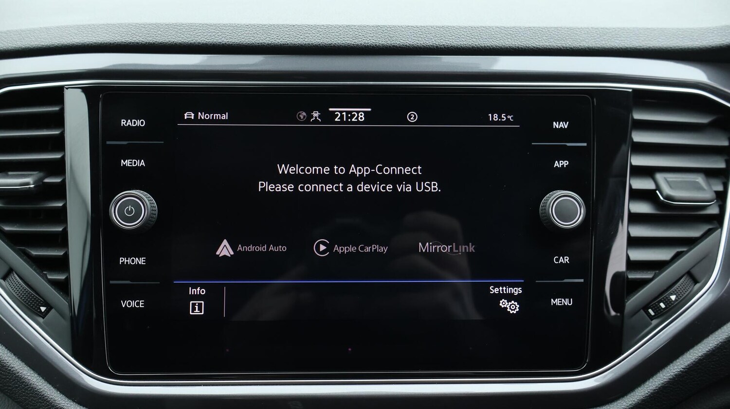 Used Volkswagen T-Roc 2021 for sale - 76199955: Photo 24